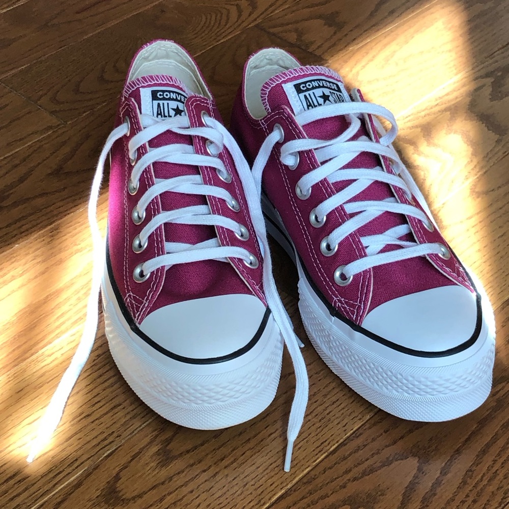 BRAND NEW Platform Converse Size 7